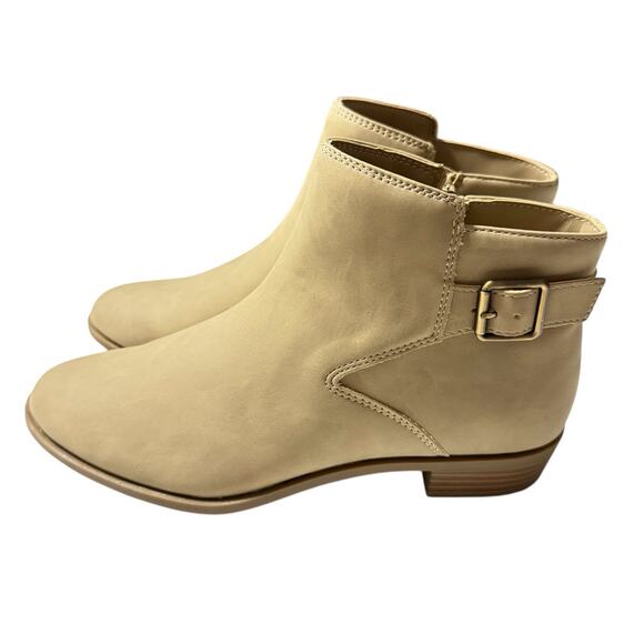 St. John's Bay Women's Beige Ryder Stacked Heel Booties SZ/8M - Picture 5 of 9